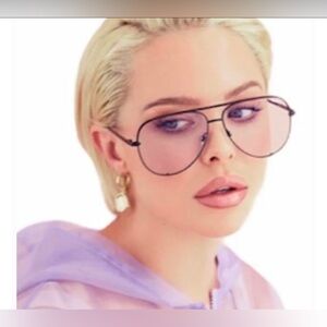 - HIGH KEY SHIFT AVIATOR GLASSES IN BLACK/ SMOKE